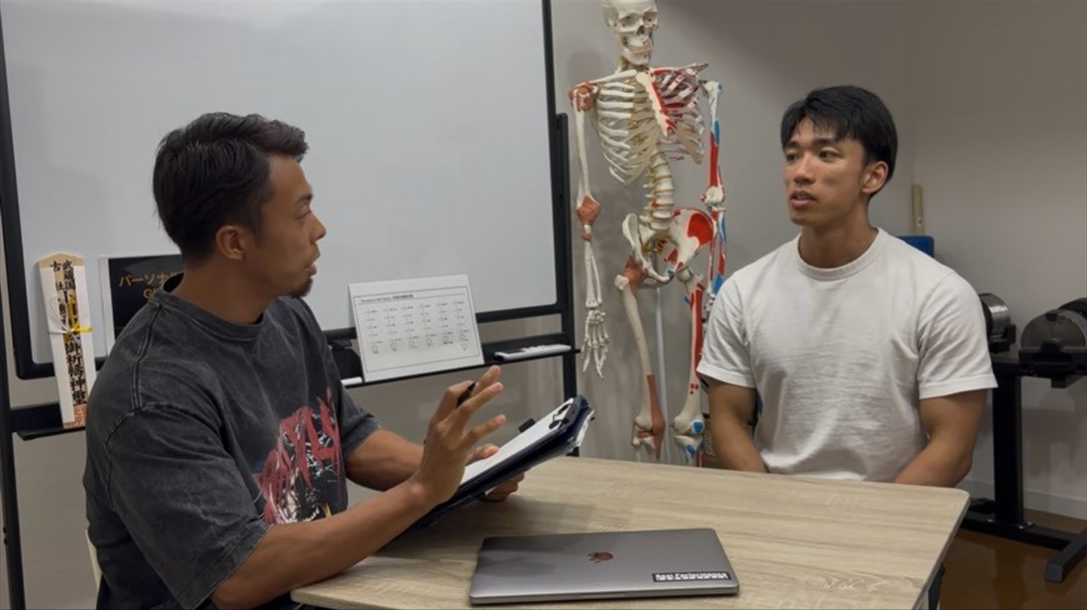 トレーナーとお客様のカウンセリングの様子