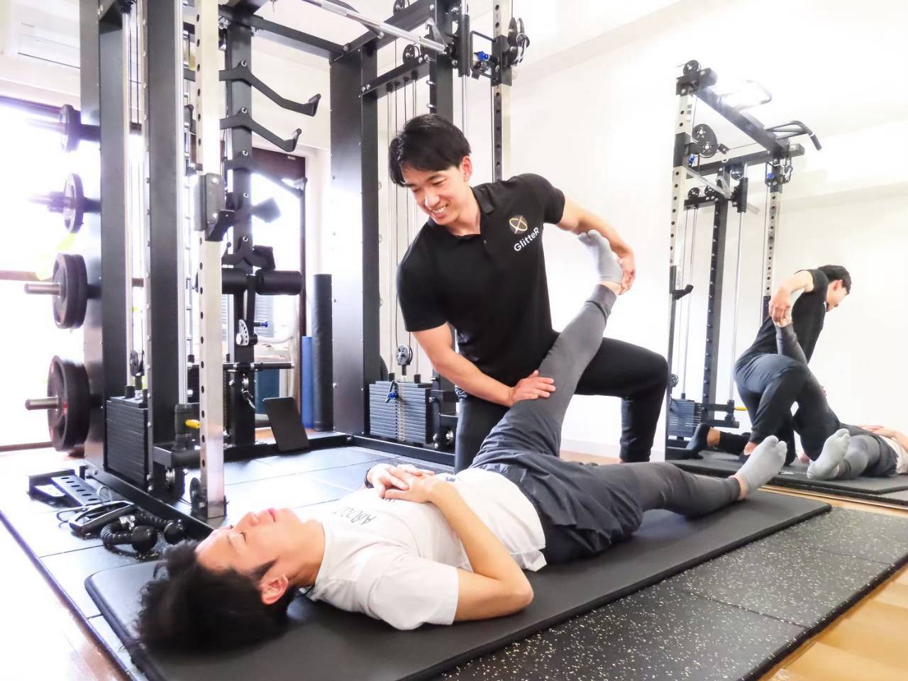 トレーナーによるストレッチ・コンディショニングの様子