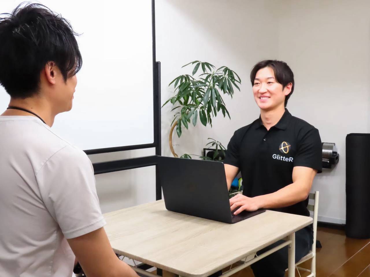 食事や生活習慣についてアドバイスする様子