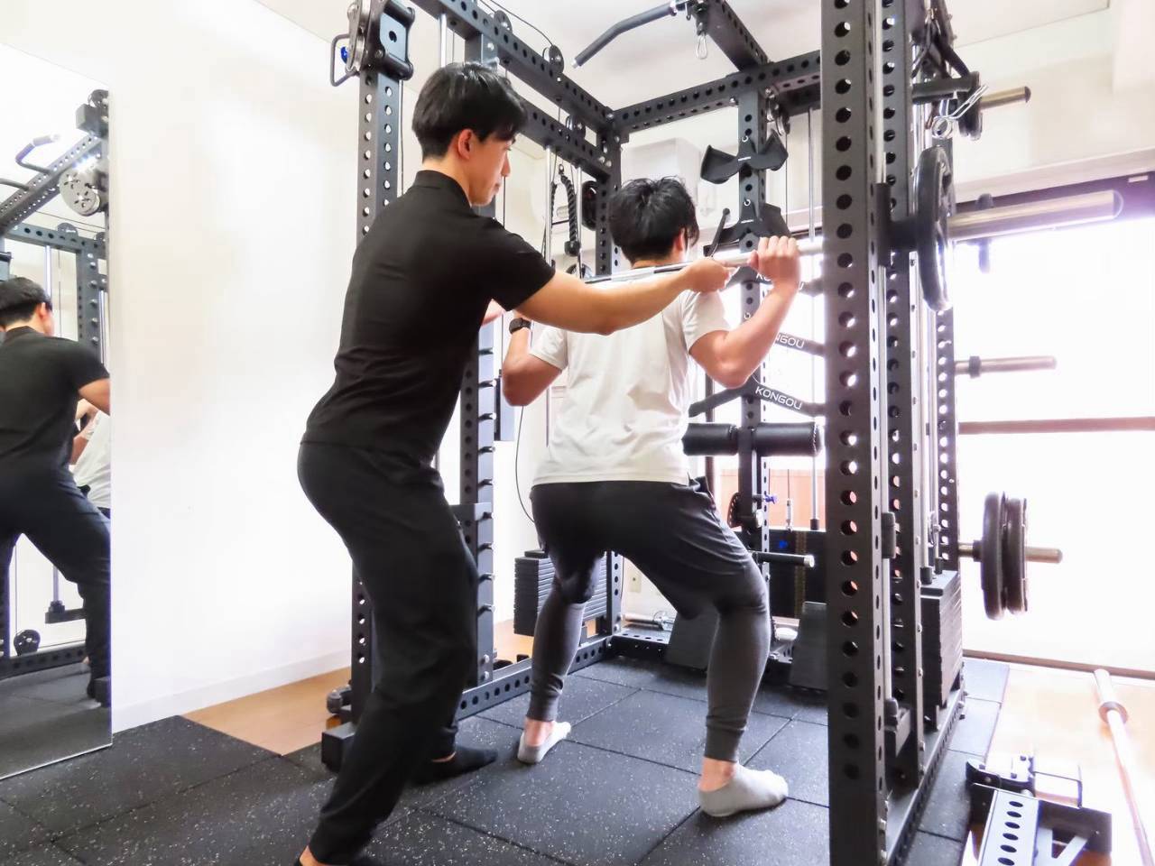 トレーナーによる対面でのトレーニング指導